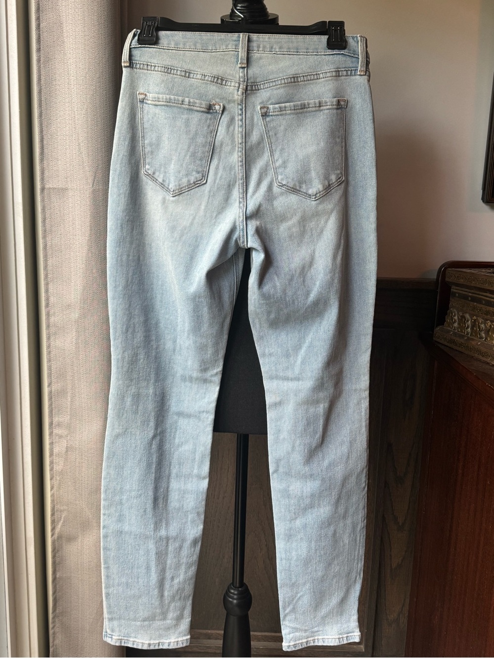 Old Navy Women's Light Wash high rise WOW straight Jeans Sz 4 NWT - Picture 2 of 5